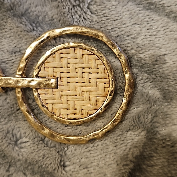 Canvas Gold Tone link necklace NWT - Picture 2 of 5